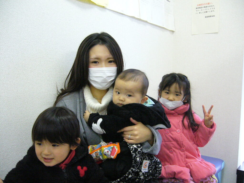 キッズルームでハイハイして遊んだり…安心して施術をうけることができました(^_-)-☆